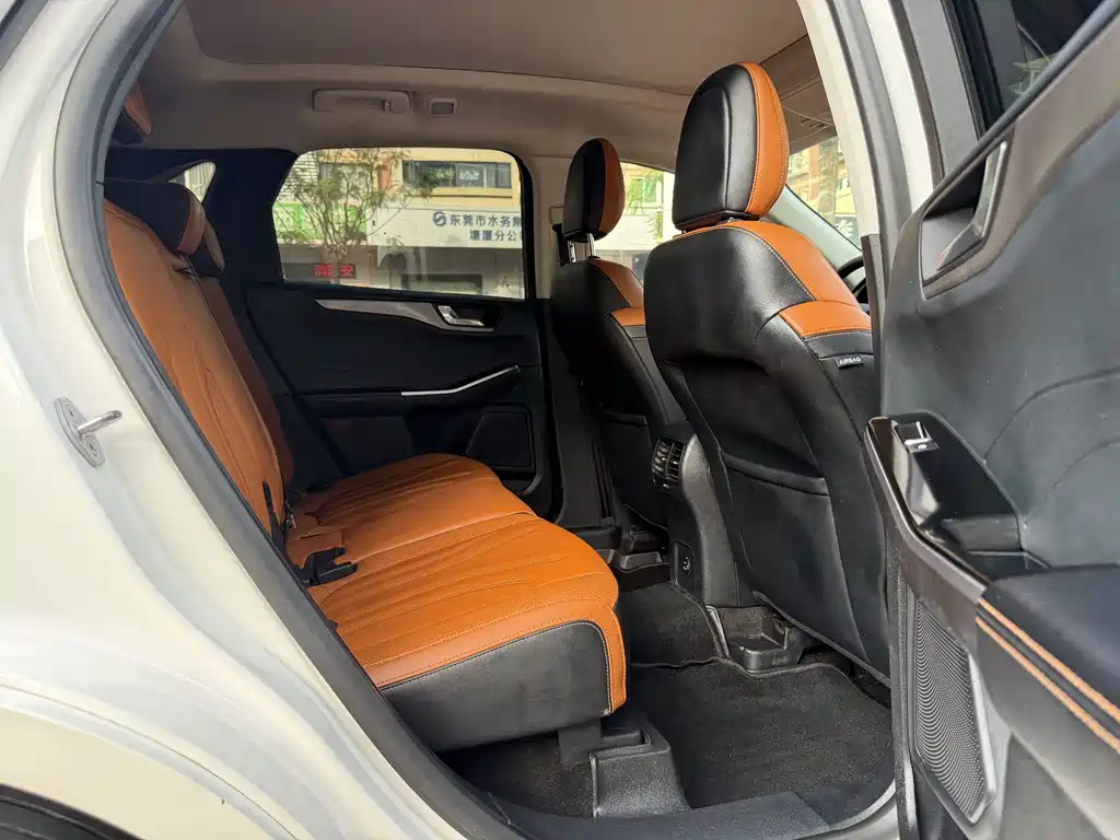 Ford Escape 2022 — фото 12