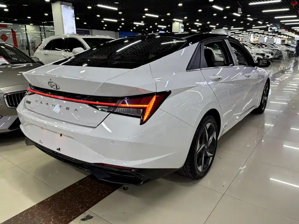 Hyundai Elantra 2020 — фото 11