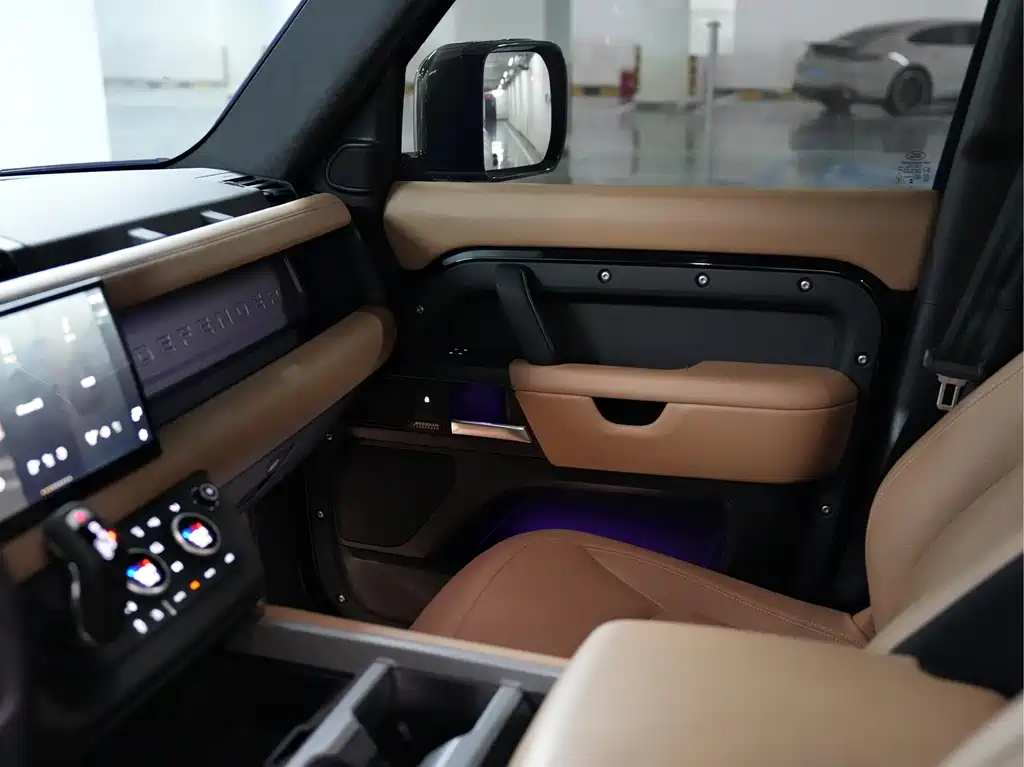Land Rover Defender 2025 — фото 16
