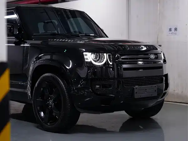 Land Rover Defender 2025