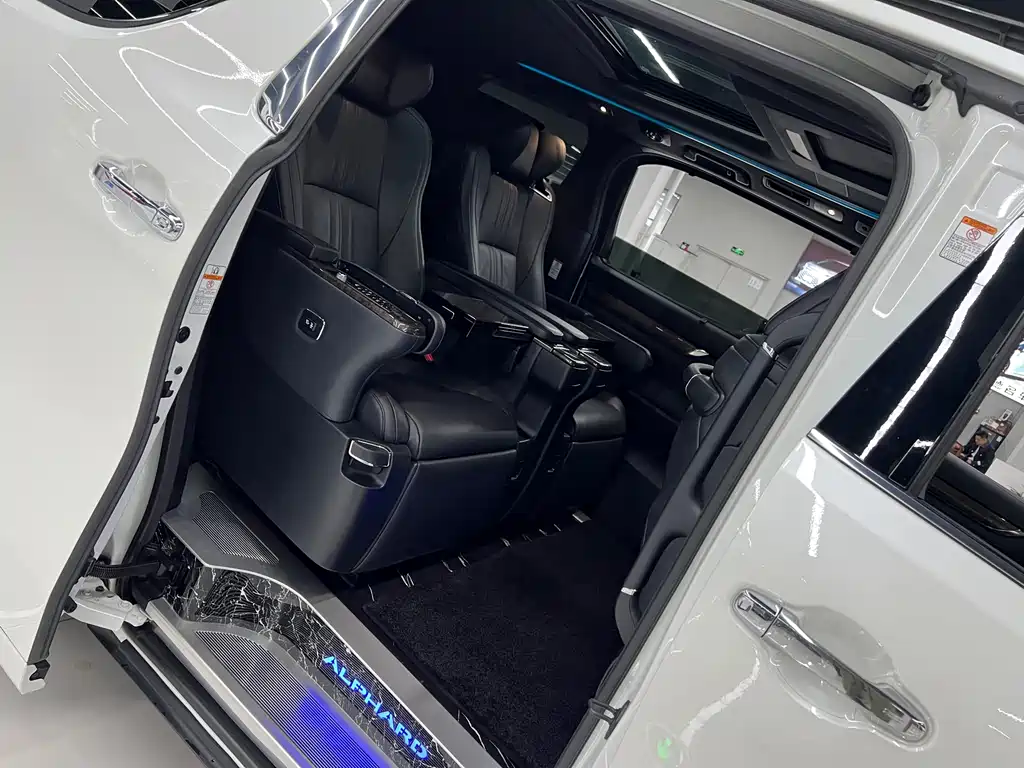 Toyota Alphard 2018 — фото 13