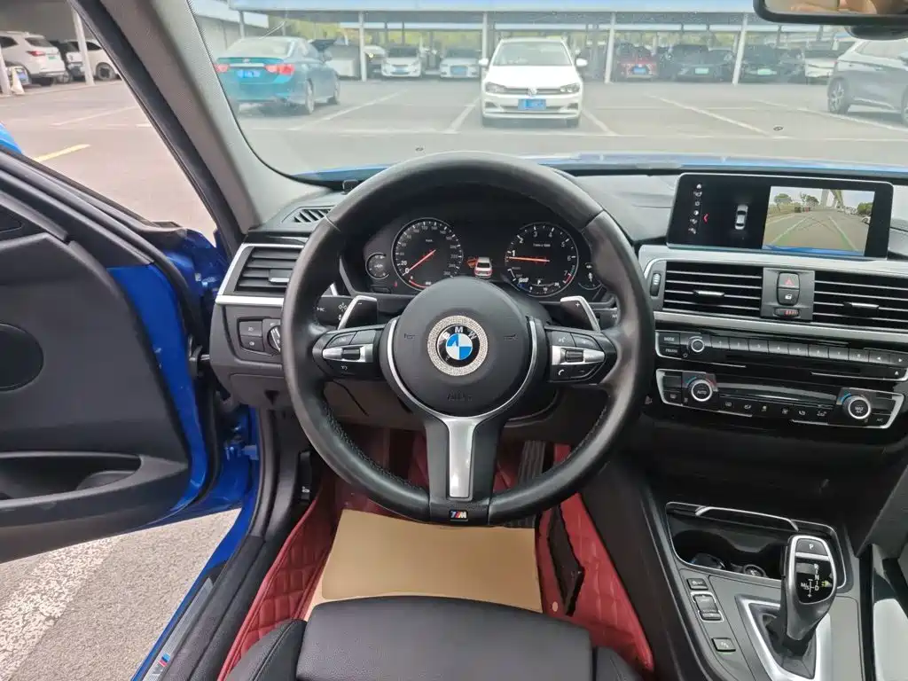 BMW 3 Series 2018 — фото 11