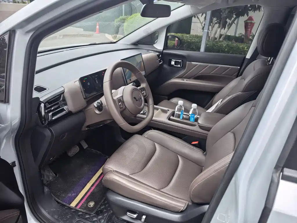Wuling Starlight 730 EV 2025