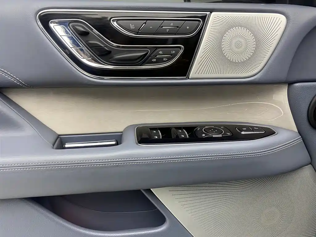 Lincoln Navigator 2023 — фото 26