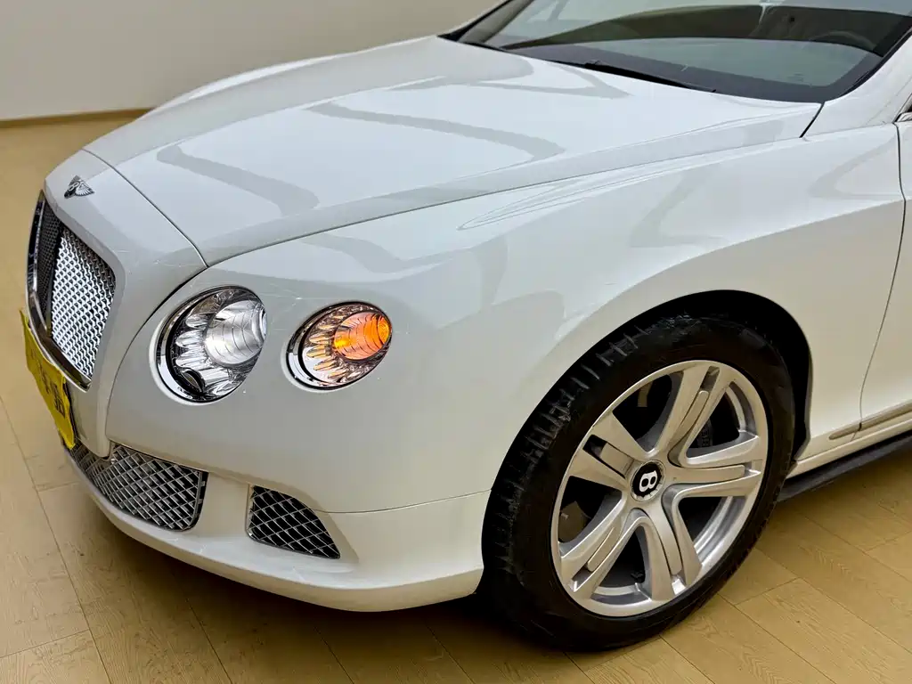 Bentley Continental 2012 — фото 9