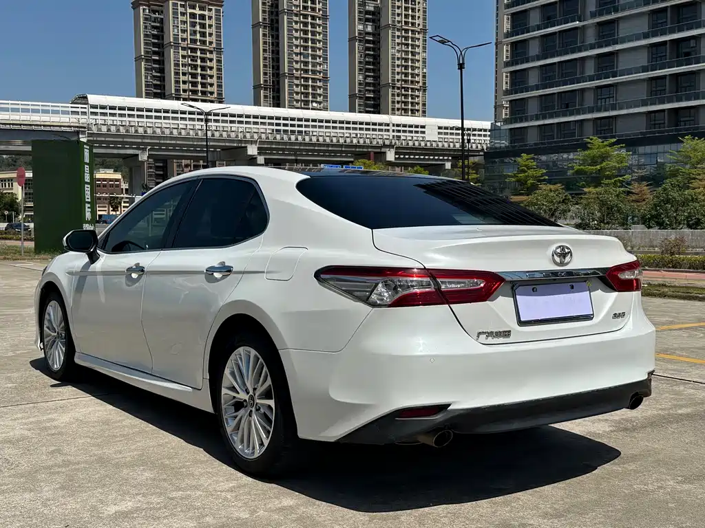 Toyota Camry 2019 — фото 9