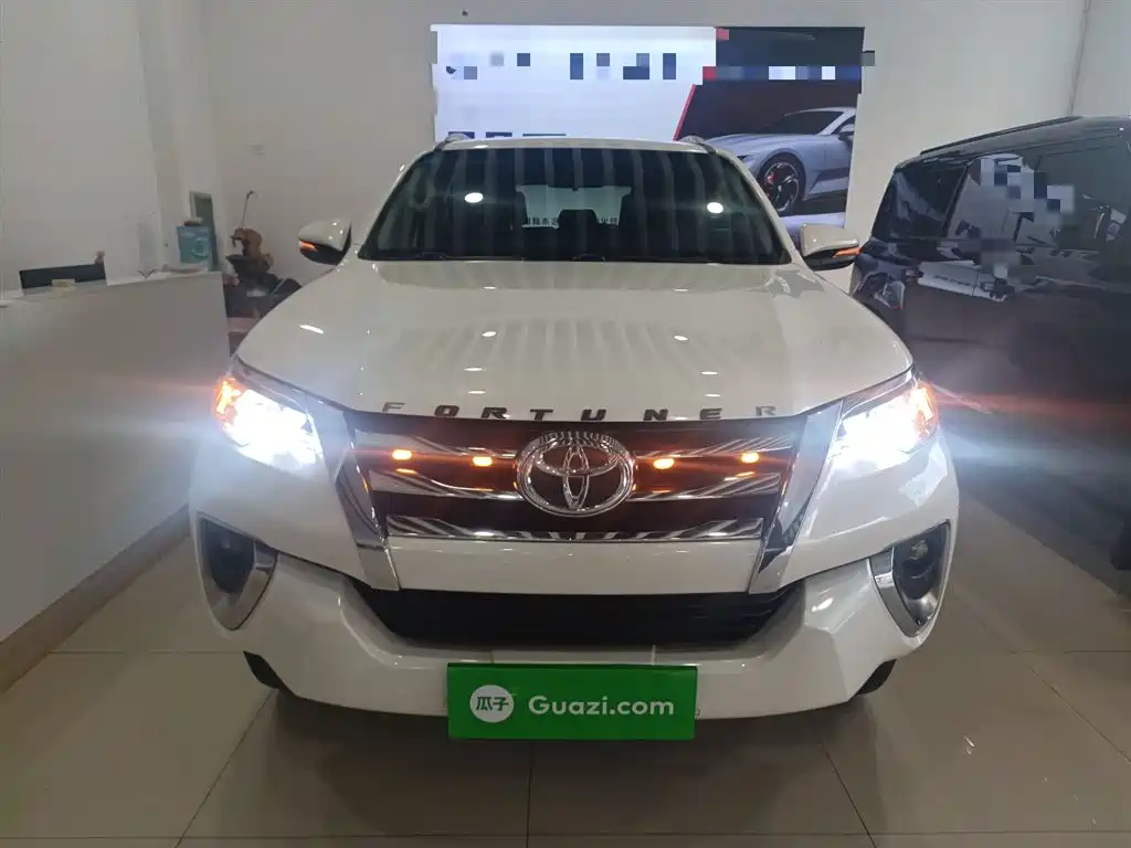 Toyota Fortuner 2019 — фото 3