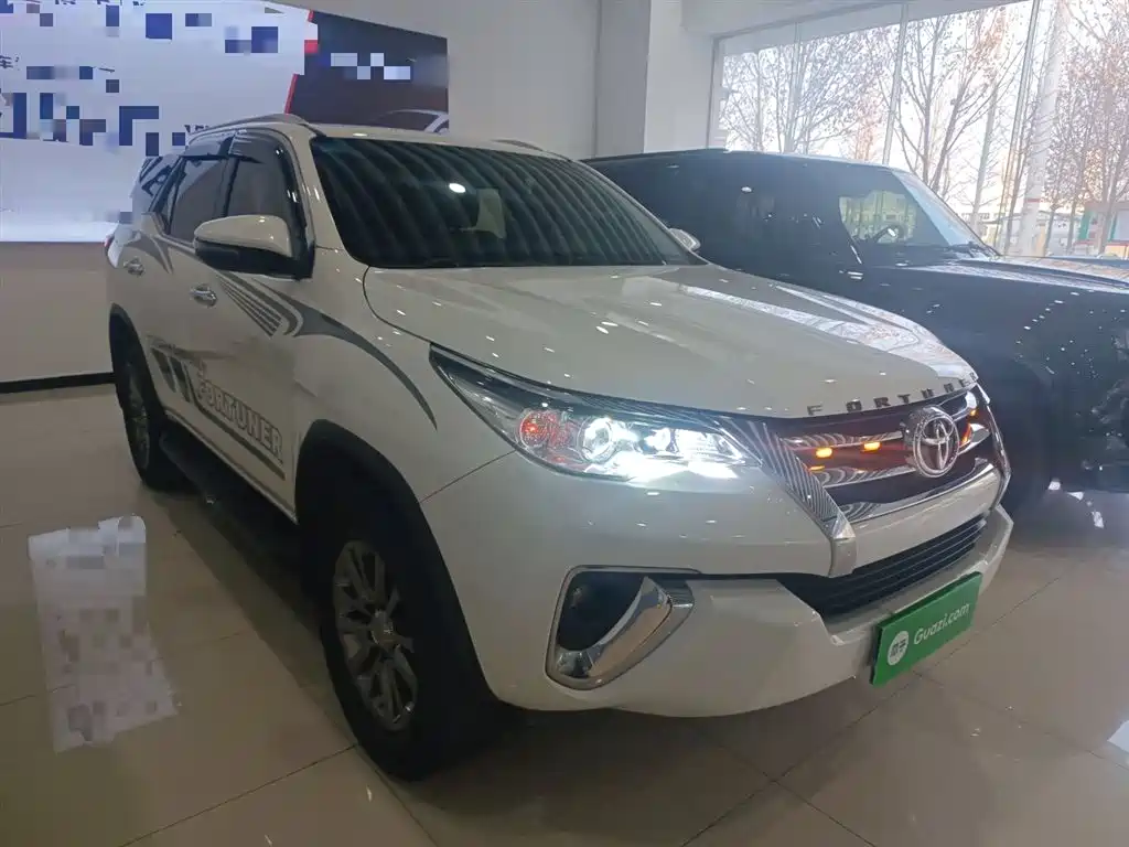Toyota Fortuner 2019 — фото 4