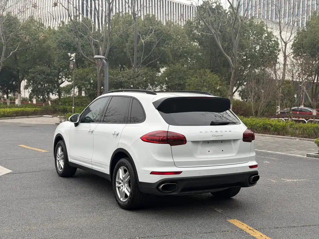 Porsche Cayenne 2017 — фото 15