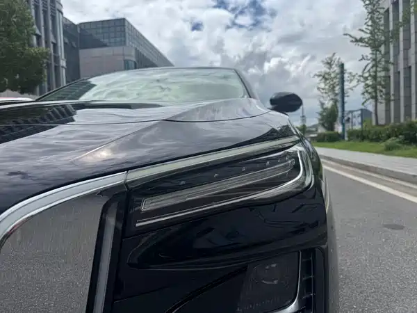 Hongqi H5 2025