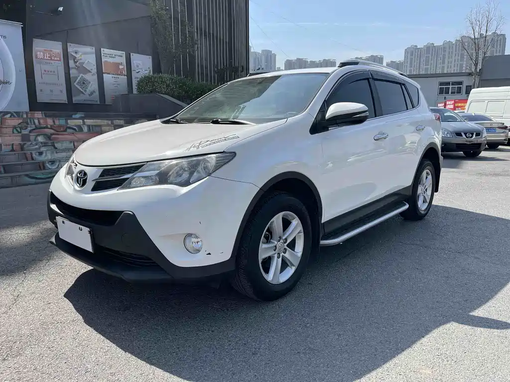 Toyota RAV4 2014 — фото 1