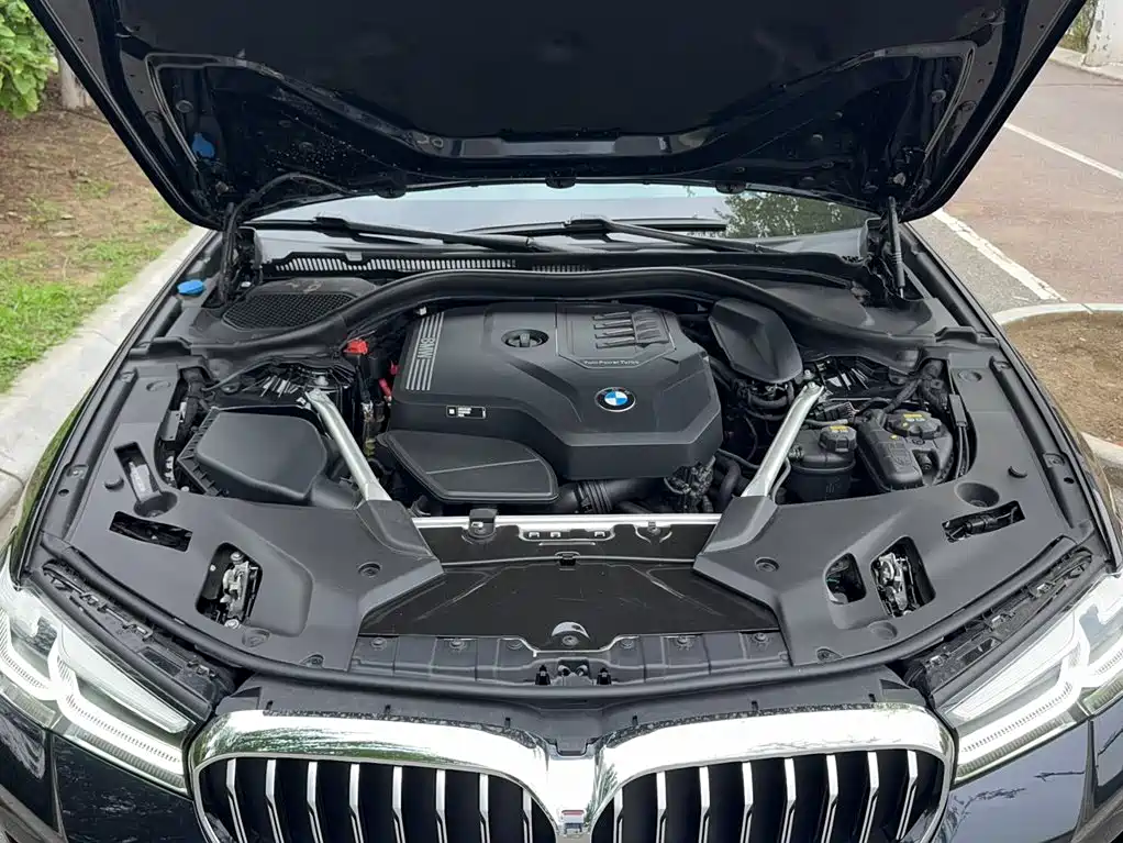 BMW 5 Series 2022 — фото 16