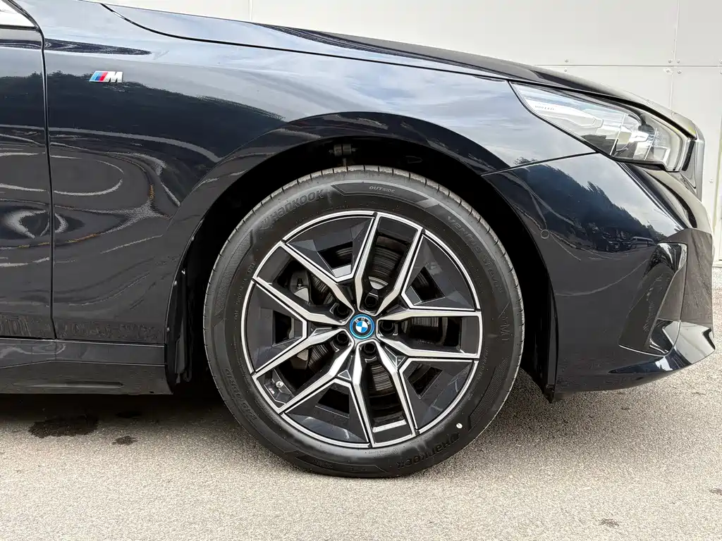 BMW i5 2025 — фото 9
