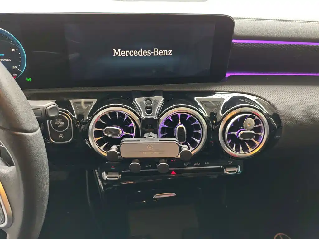 Mercedes-Benz A-Class 2021 — фото 13