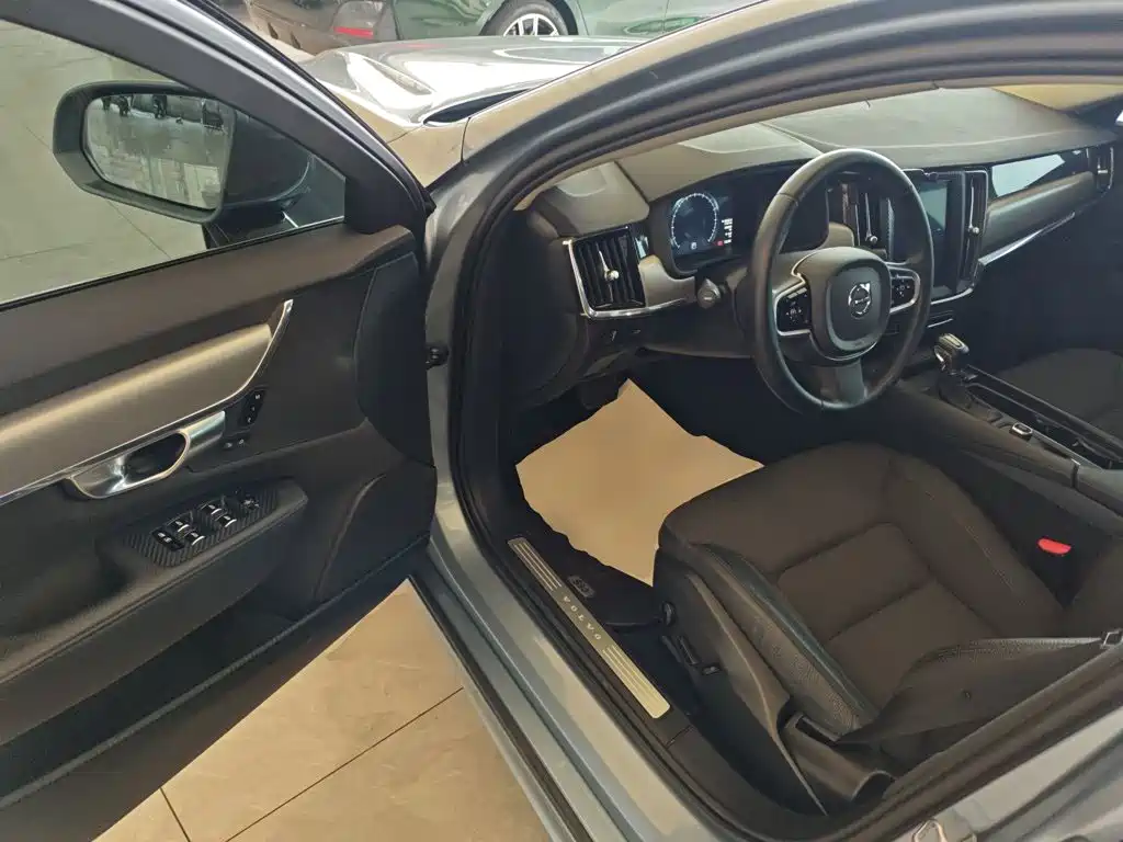 Volvo S90 2019 — фото 12