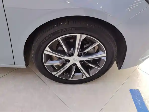 Geely Emgrand 2023