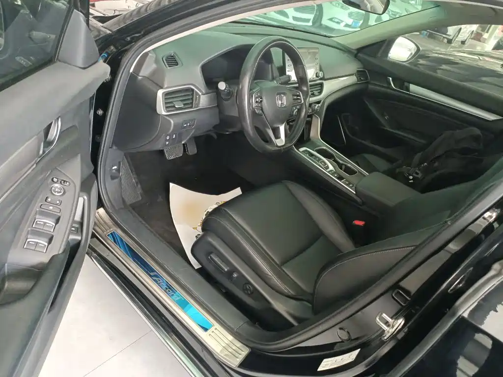 Honda Accord 2020 — фото 16