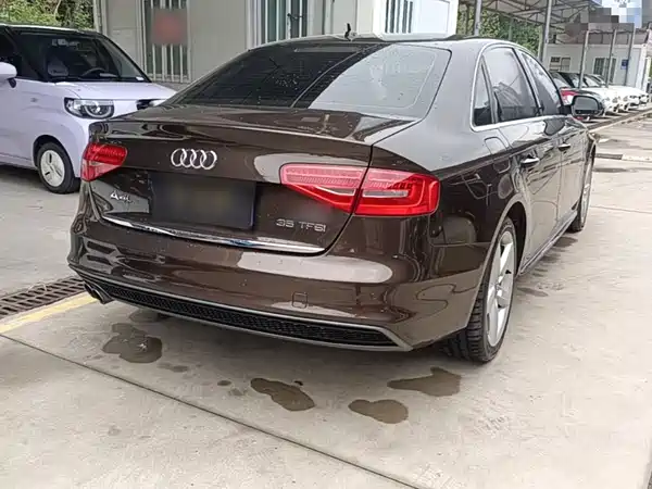 Audi A4L 2016