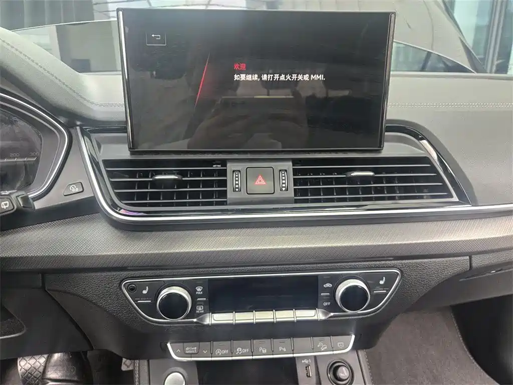 Audi Q5L Sportback 2023 — фото 11