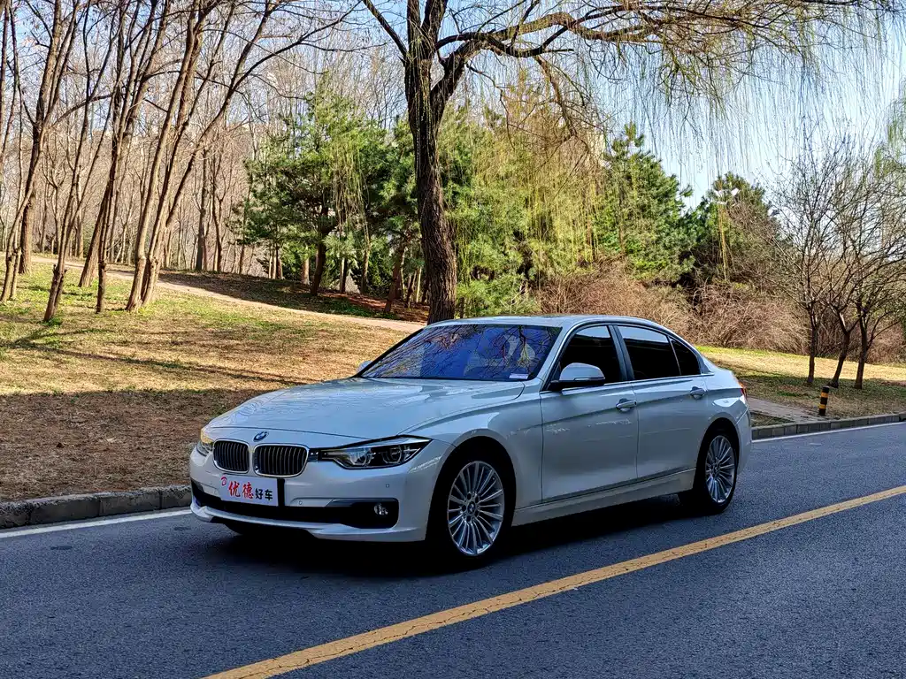 BMW 3 Series 2018 — фото 1