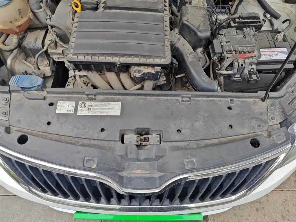 Skoda Rapid Spaceback 2015 — фото 11