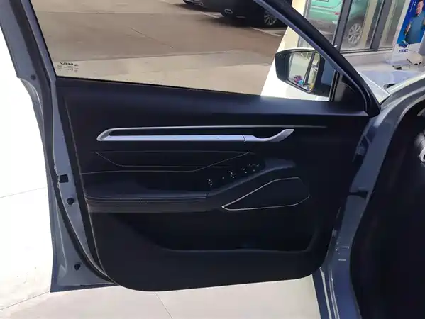 Geely Emgrand 2023