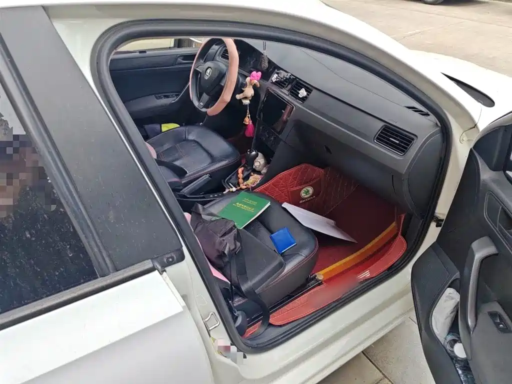 Skoda Rapid Spaceback 2015 — фото 20