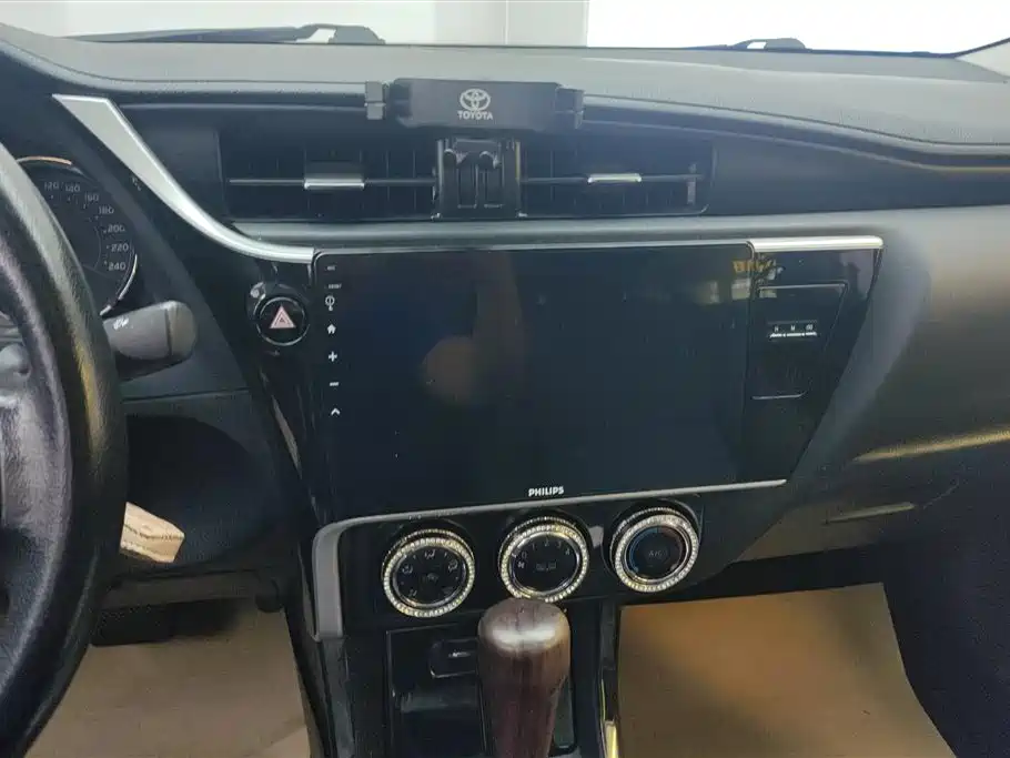 Toyota Corolla 2017 — фото 13