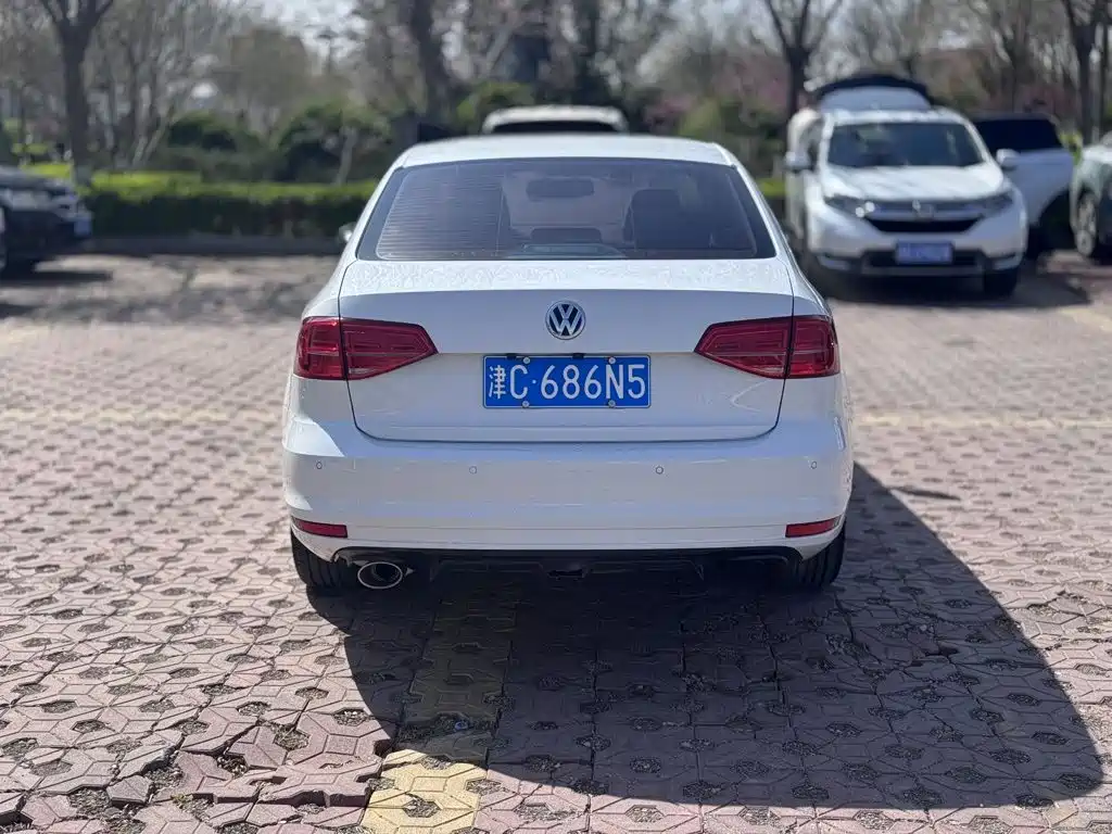Volkswagen Sagitar 2016