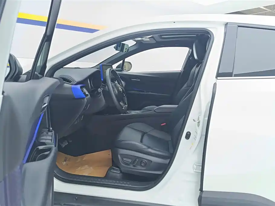 Toyota C-HR 2020 — фото 9
