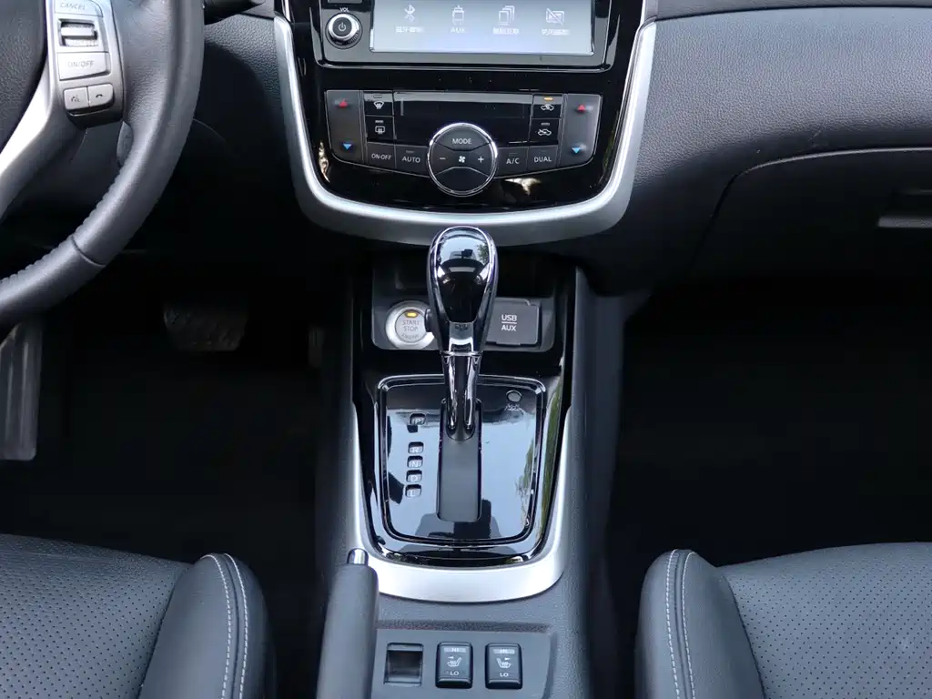 Nissan Tiida 2017 — фото 15
