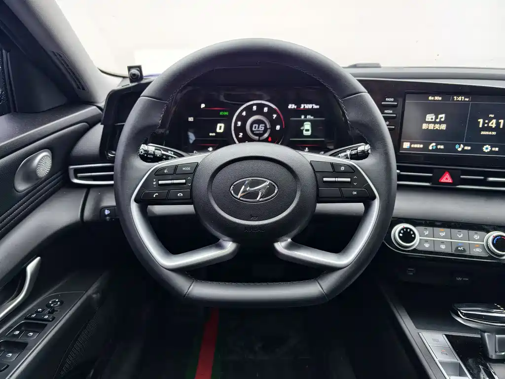 Hyundai Elantra 2022 — фото 22