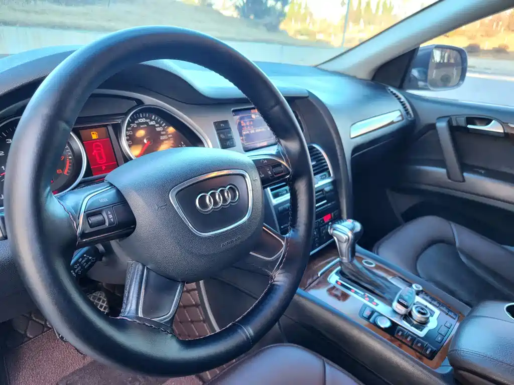 Audi Q7 2015 — фото 27