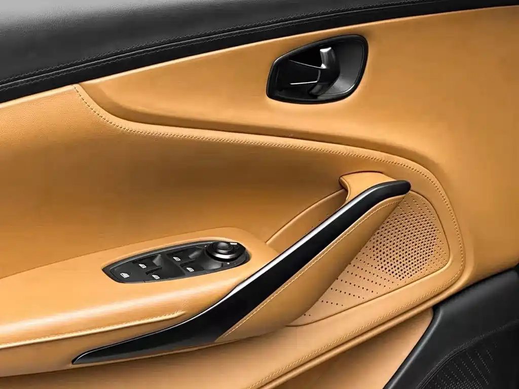 Aston Martin DBX 2021 — фото 12