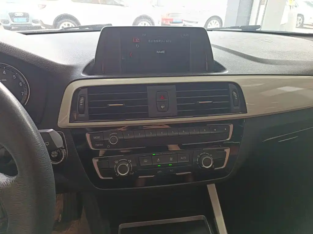 BMW 1 Series 2018 — фото 13