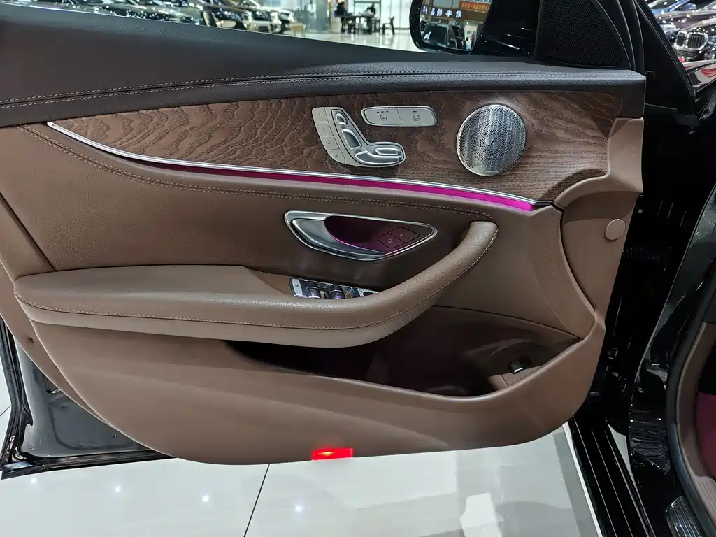 Mercedes-Benz E-Class 2022 — фото 3