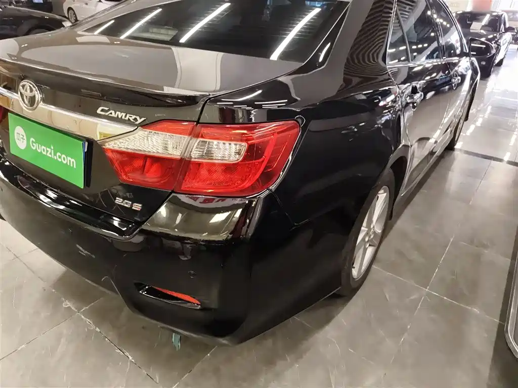Toyota Camry 2014 — фото 24