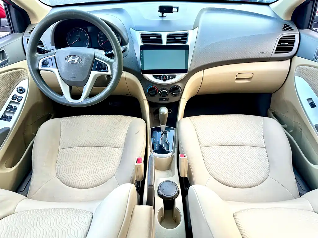 Hyundai Verna 2010 — фото 37