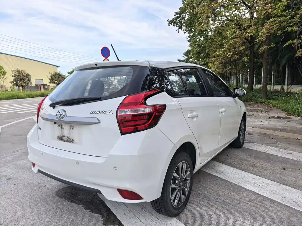 Toyota Yaris L 2021 — фото 16