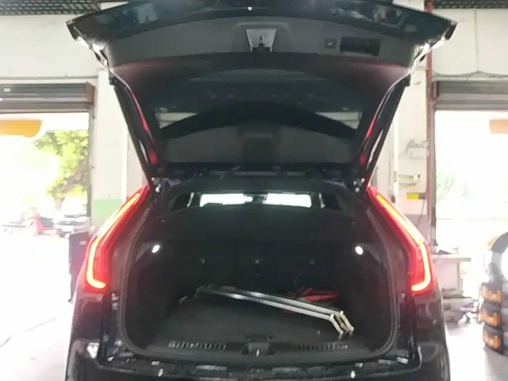 Cadillac XT4 2022 — фото 19