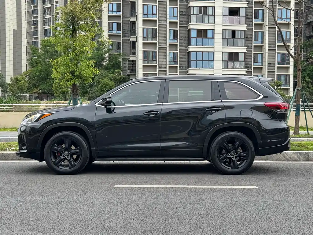 Toyota Highlander 2018 — фото 17