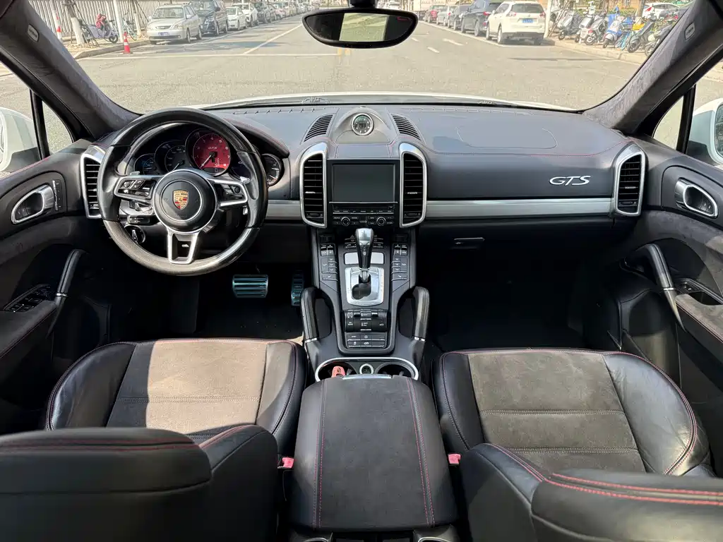 Porsche Cayenne 2016 — фото 13