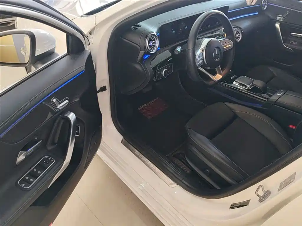 Mercedes-Benz A-Class 2019 — фото 16