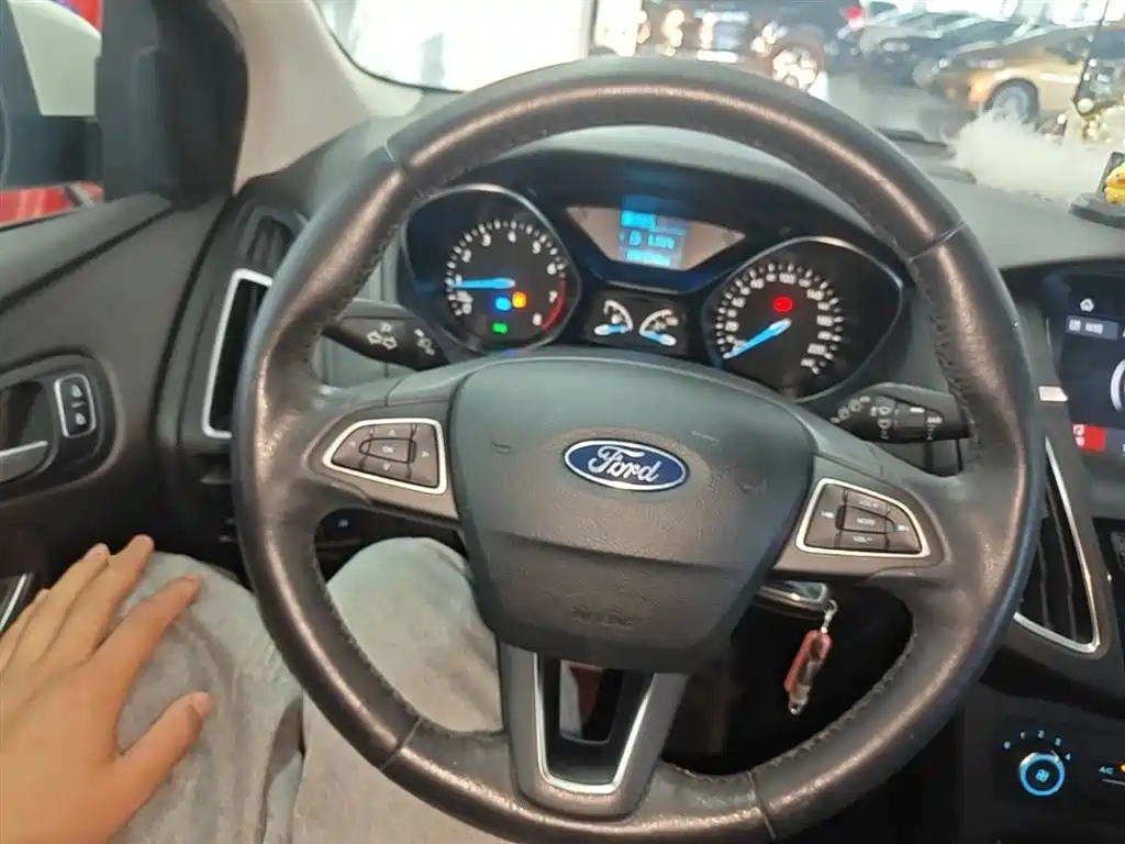 Ford Focus 2019 — фото 11