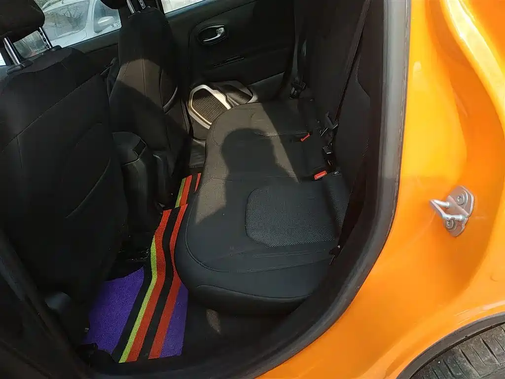 Jeep Renegade 2017 — фото 14