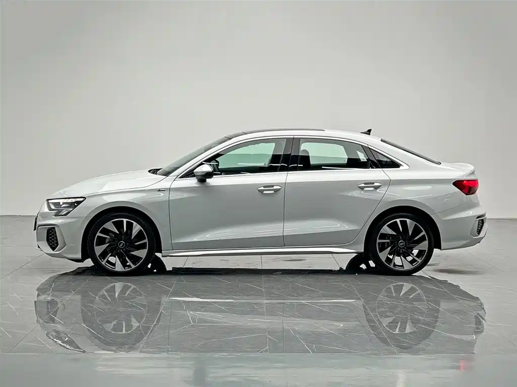 Audi A3 2024 — фото 3