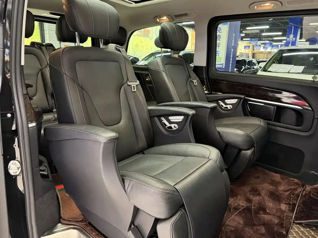 Mercedes-Benz V-Class 2020 — фото 14