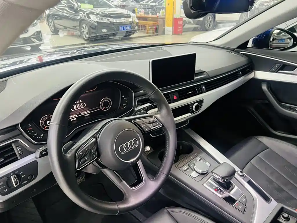 Audi A4L 2019 — фото 16