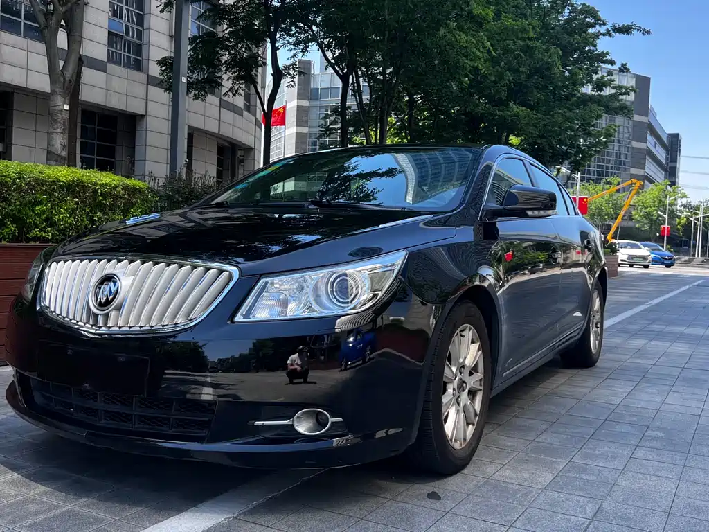 Buick LaCrosse 2011 — фото 3