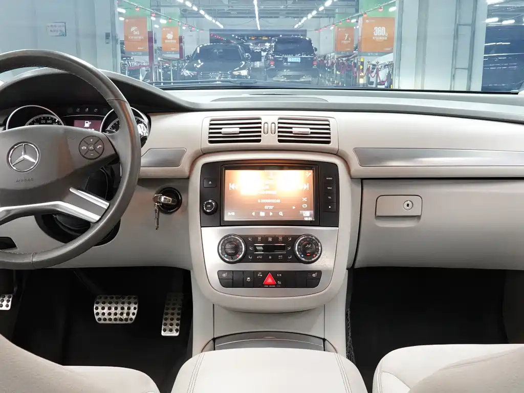 Mercedes-Benz R-Class 2015 — фото 14
